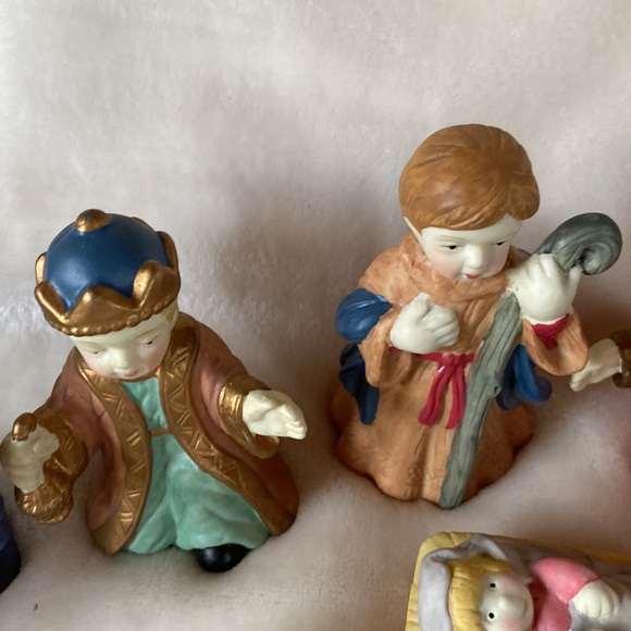 ✝️ Eleven Piece Nativity Set - Picture 3 of 16